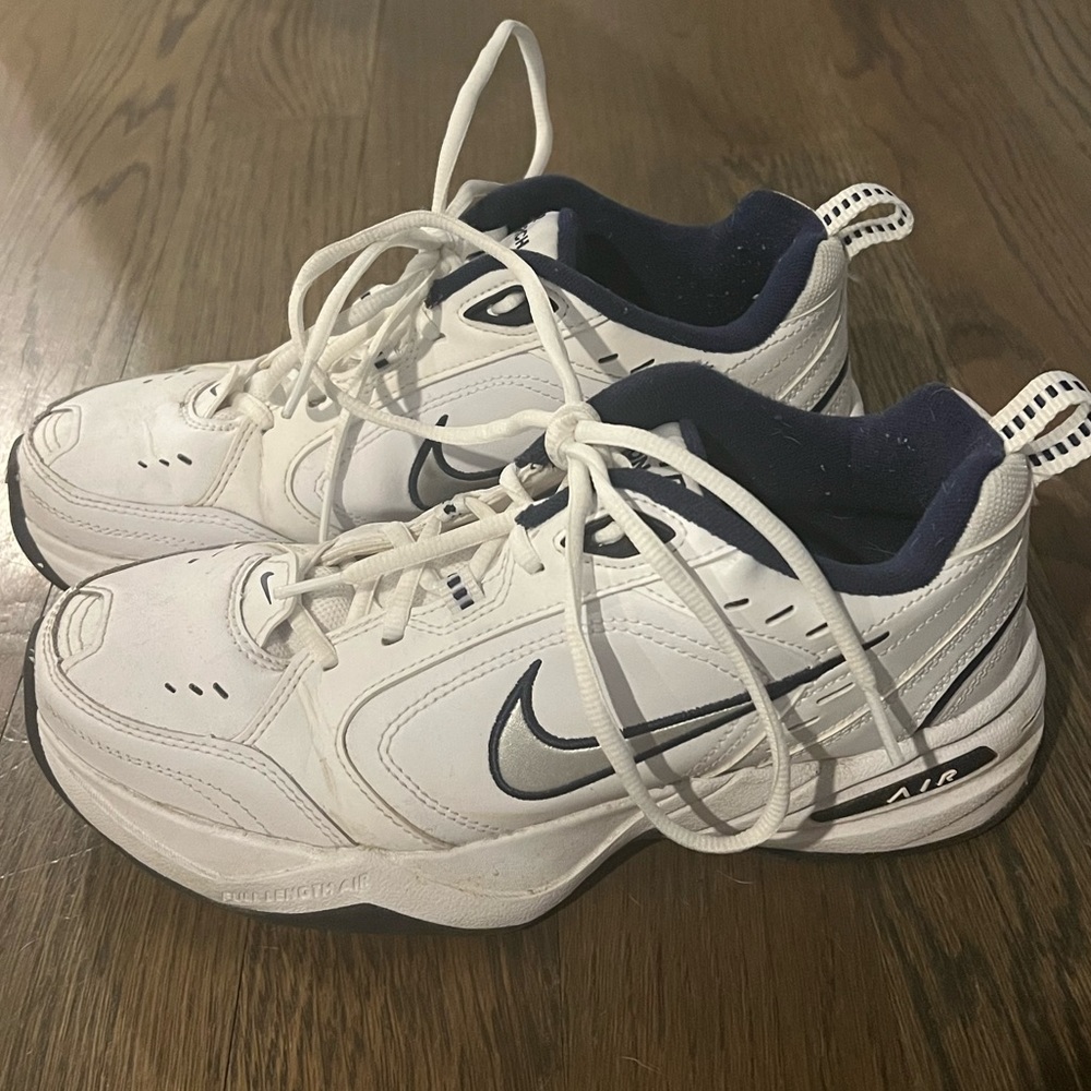 Nike Monarch